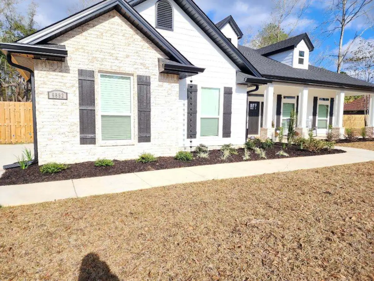 Completed landscape installation in Pensacola neighborhood