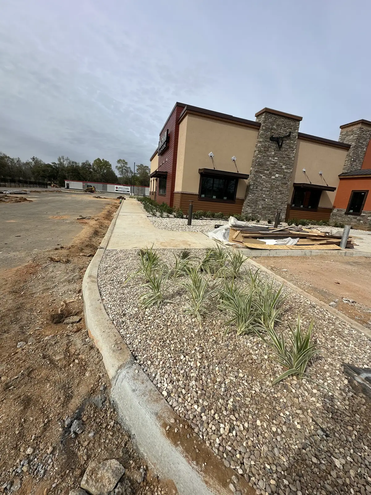 Compact lot landscape design near Choctawhatchee Bay in Shalimar